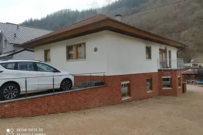 Image de Quiet apartment with beautiful terrace and lawn.