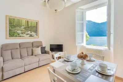 Image de Tina's Window on Lake Como