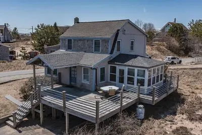 Image de Full Plum Island house - steps to beach, fully equipped, comfort and convenience