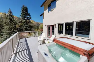 Image de 7 bdrm Lodge on Crystal River Bank by Marble Co Sleep 18