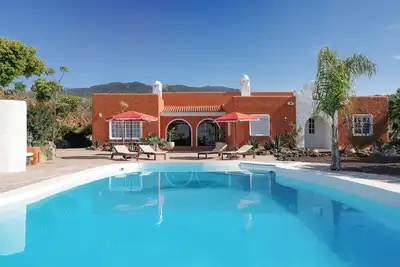 Image de Villa \"Karat Hacienda Miranda\" avec vue sur la mer, piscine, sauna, Wi-Fi, terrasse et jardin.