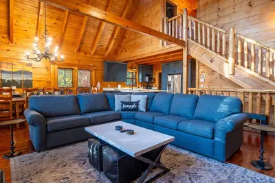 Image de Beautiful large family reunion Pigeon Forge Cabin!