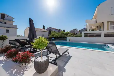 Image de Apartment, 40m from the sea, heated pool