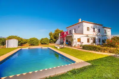 Image de Belle villa de style méditerranéen avec piscine privée