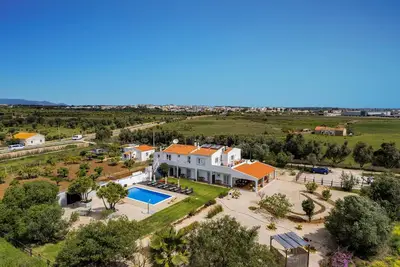 Image de 2-bed apartment in small complex with shared pool and large garden