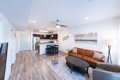 Image de 2e| Home Away from Home |Urban Living, Suburban Relax