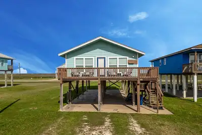 Image de 2nd Row Beach Escape | Steps from Beach | Nba Jam, Shuffleboard & More!