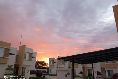 Image de Private Home with a relaxing full of nature backyard