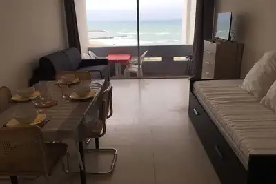 Image de Studio 30 m² avec terrasse face à  la mer