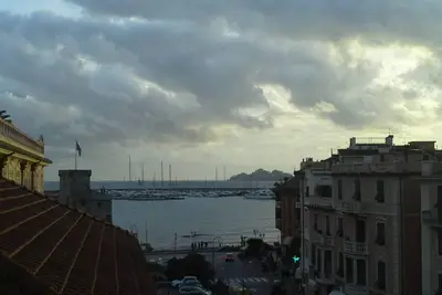 Image de A step from the sea and the Castle