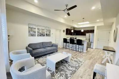 Image de 1g| Exploring the Greater Houston| Cozy Private Condo
