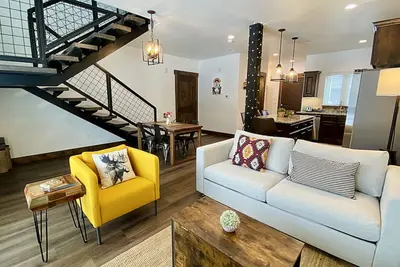 Image de Rustic Townhome Retreat Surrounded By Scenic Mtns