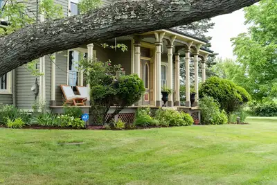 Image de Exquisite Entire 7 Bedroom Victorian with pool