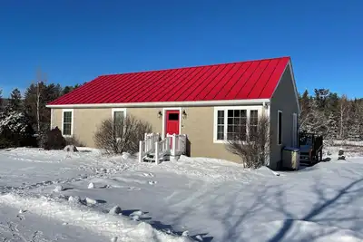 Image de Cozy White Mountains Escape! Ski, Snowmobile, Hot tub near Bretton Woods, Cannon