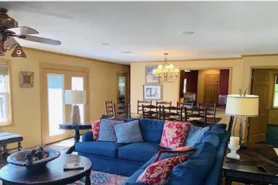 Image de A true elegant, peaceful getaway, Close to Waco, Magnolia Silos and Waco