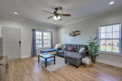 Image de New-build modern house in Downtown Macon-Best Location with King Bed & Spa Bath