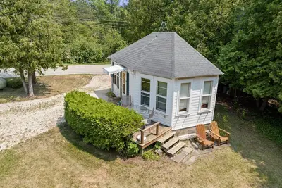 Charming Tuckaway Cottage in Ephraim, Wi