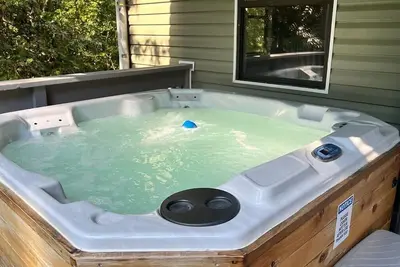 Image de Pool & Hot Tub, Large Hillside Family Retreat!