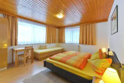 Image de Spacieux \"Chalet Klösterle\" avec vue sur les montagnes, Wi-Fi, balcon