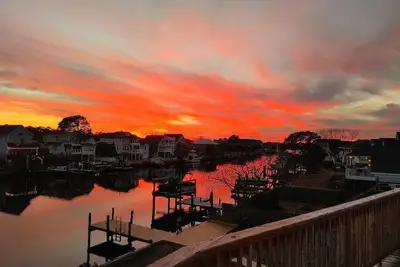 Image de Waterfront! . Lux spacious home. Private docks. Fishing, Crabbing, and Kayaking!