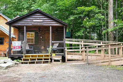 Image de Lovely cabin nestled in the woods one minute from Sugarbush Resort