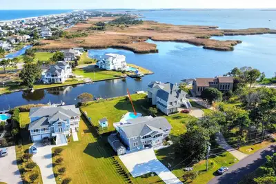 Image de 6br Beach + Bay•Hot Tub•2 Kings•Ev