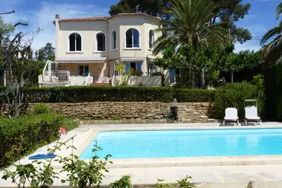 Image de Villa Rima, bas de villa sur grand jardin, piscine, vue mer, à 200m des plages.