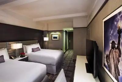 Image de 3 Deluxe Two Queen Room at Park Central Hotel New York, Close to Carnegie Hall!