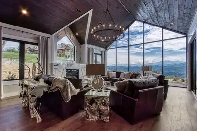 Image de Summit Mountain Splash | 4br Cabin w/ Pool, Arcade & Scenic Views