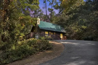 Image de Cabin in the Woods w/ Hot Tub