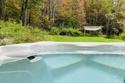 Image de Cozy Cottage with Jacuzzi, Fire Pit and Reading Nook!