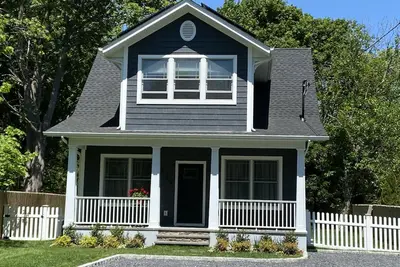 Image de Beautiful home with heated saltwater pool in the heart of the North Fork!