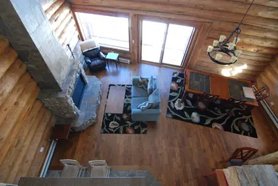 Image de Luxurious Downtown Log Cabin