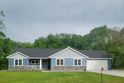 Image de 4 Bedroom 3 Bath Ranch - Just Outside Oshkosh