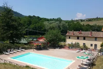 Lodging in a wine estate, private Terrace, pool, Wi-Fi, village walk distance, sl 10