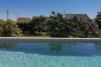 Image de Grândola, maison typique avec piscine privée, proche de la mer.