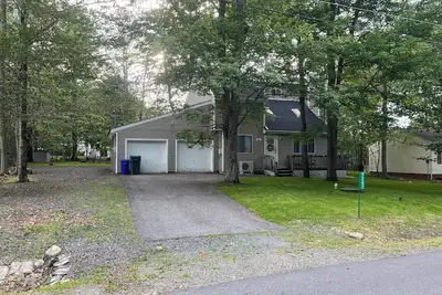Image de Cozy Tobyhanna Pocono House with Hot Tub