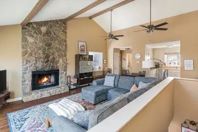 Image de Popular Golf Resort w/pickleball, tennis, pools, lake, trails & tavern.