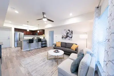 Image de 2f| Home Away From Home| Exploring in Greater Houston