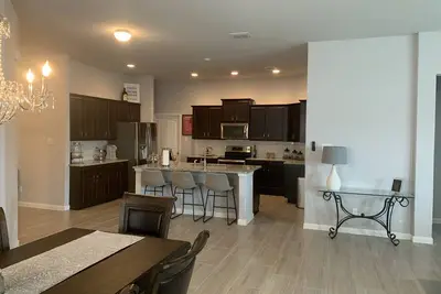 Image de Spacious modern executive home with open floor plan