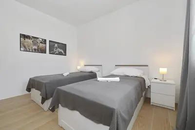 Image de Maison de vacances Rovanjska pour 1 - 8 personnes avec 3 chambres à coucher - Maison de vacances ind