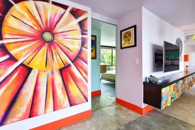 Image de Artsy Fun 5 minute walk to Parque Lleras  and Provenza