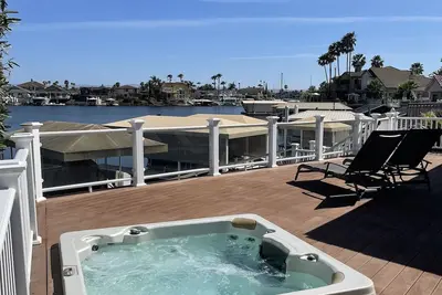 Image de Discovery Bay Home Best Location - Dock & Hot Tub