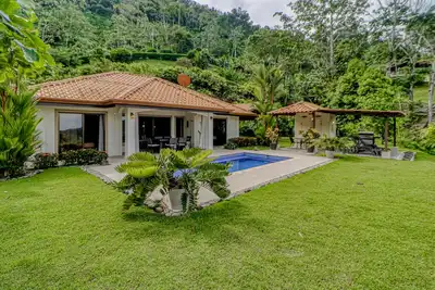 Image de Secluded Home with Private Pool, Grilling Area, Covered Patio, & Free WiFi