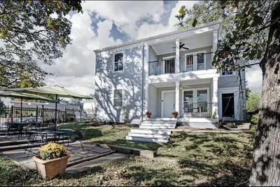 Image de Fondren \"Upper Level Style, Comfort and Luxury