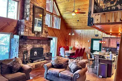 Image de Luxury 2 Story Crown King Cabin, Large balcony, Hiking, Fishing, Mountain Views