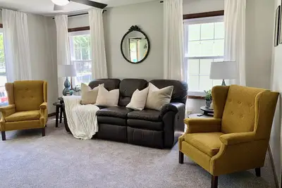 Image de Family Friendly Home Centrally Located with Private Yard