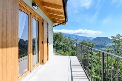 Image de Appartement \"Nonno Bigi Tulipano\" avec vue sur les montagnes, Wi-Fi, balcon et jardin