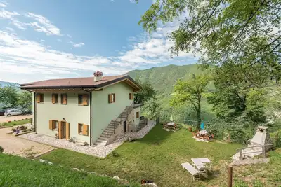Appartement \"Nonno Bigi Rosa\" avec vue sur les montagnes, Wi-Fi et jardin