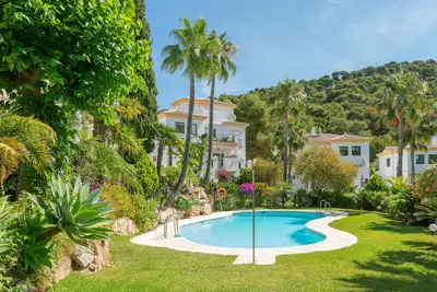 Image de Appartement \"Alhaurín Golf\" vue sur les montagnes, piscine, Wi-Fi, climatisation, terrasse et jardin